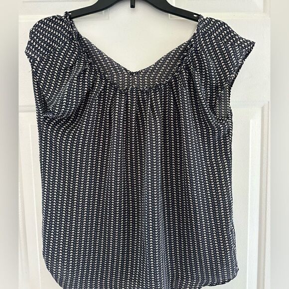 Lauren Conrad Flower dressy blouse - Picture 1 of 4